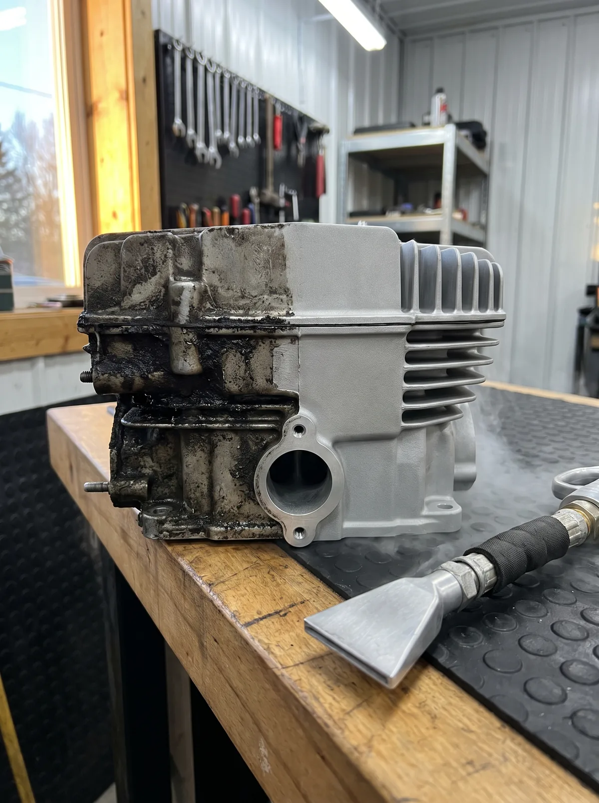 Culasse en aluminium à moitié nettoyée par cryogénie