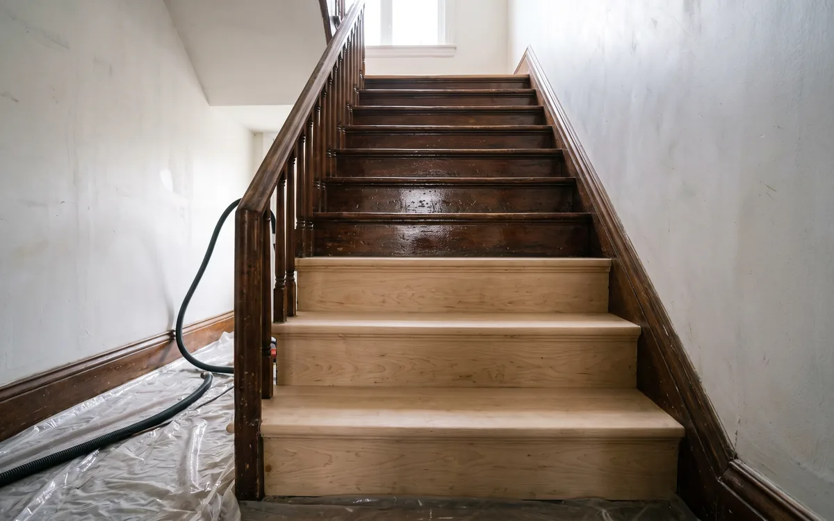 Un escalier verni